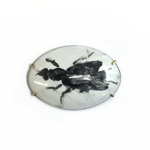 Fly pin/pendant